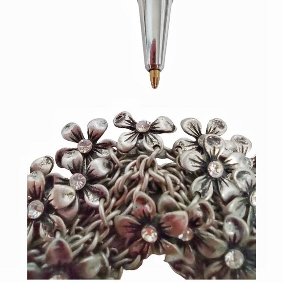 Gray Triple Pearl Strand Necklace Rhinestones Silver Bling Flowers Retro Classic - Picture 11 of 11